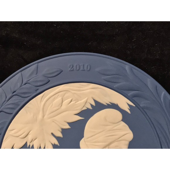 Iconic Wedgwood Portland Blue Jasperware 2010 Year Plaque Made in England - Picture 3 of 6